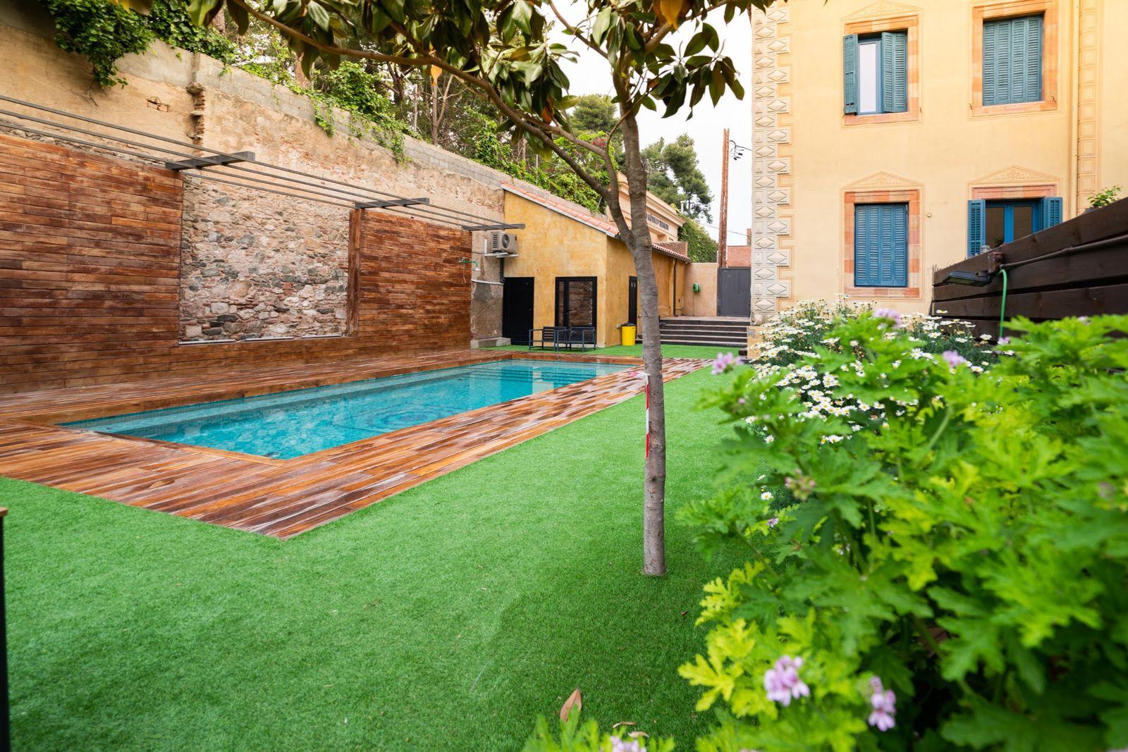 Private garden with pool and lawn