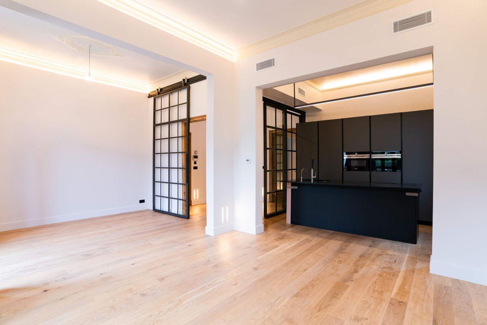 Dining room with Crittall glass partitions