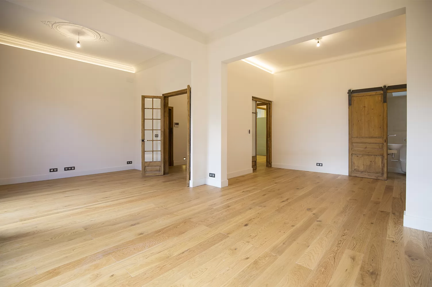 Garden apartment bathroom