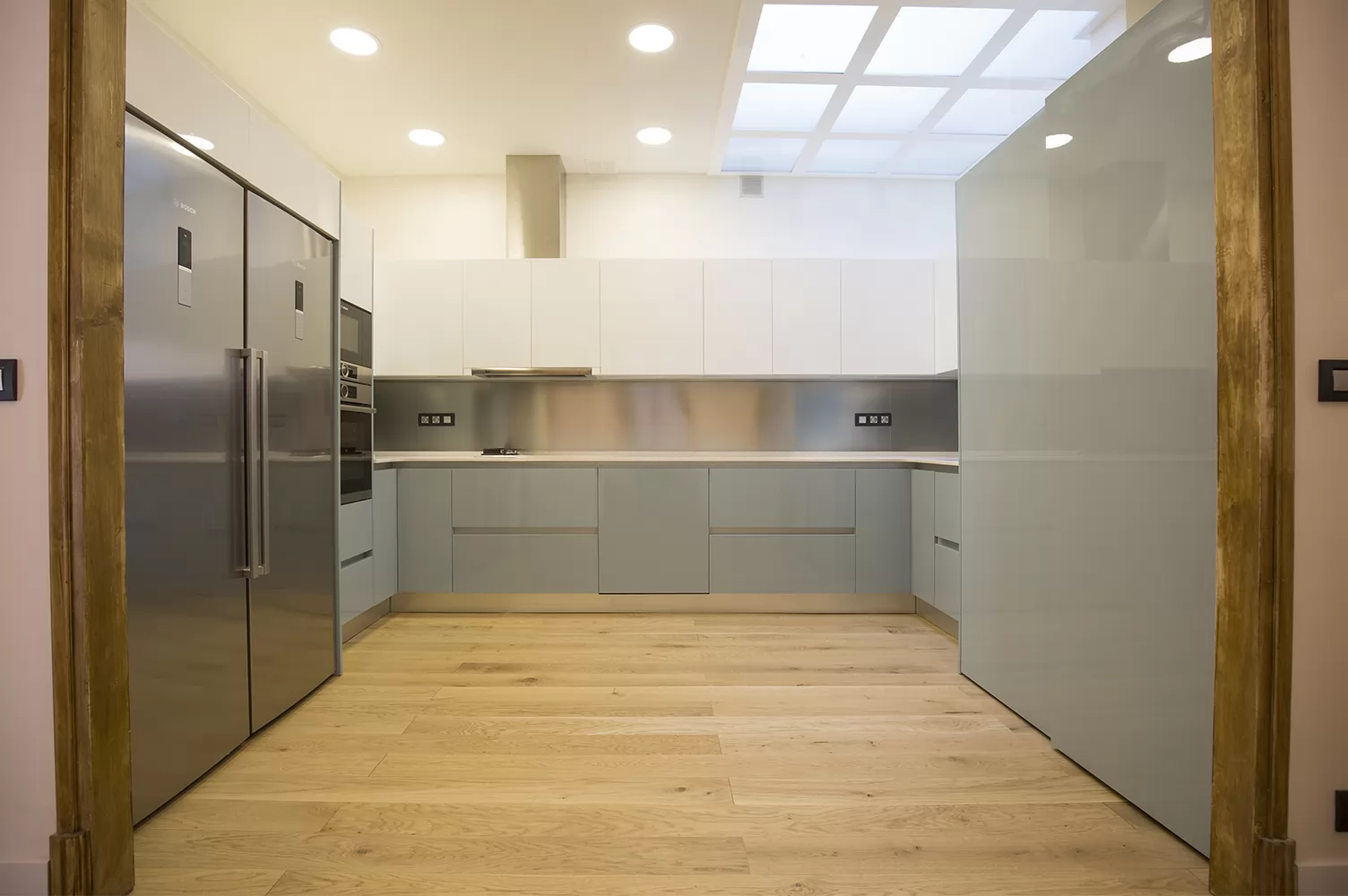 Garden apartment hall